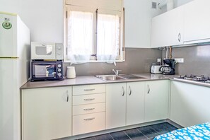 Refrigerador, microondas, horno y tostadora 