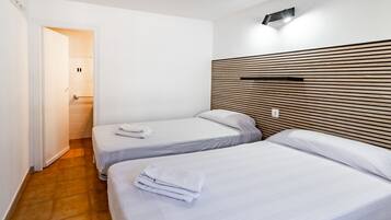 2 slaapkamers, een strijkplank/strijkijzer, beddengoed