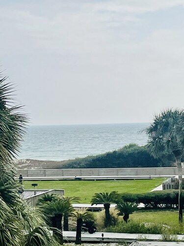 300 Ocean Mile B1, 3 bed 3 bath, Pet Friendly, community pool., SGI State Park..