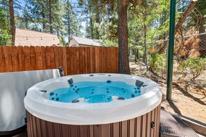 Tina de hidromasaje al aire libre