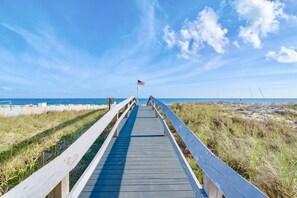 On the beach - San Carlos 702- IN THE MIDDLE OF IT ALL, WALK TO EVERYTHING, DIRECT GULF FRONT TONS OF AMENITIES (Gulf Shores)