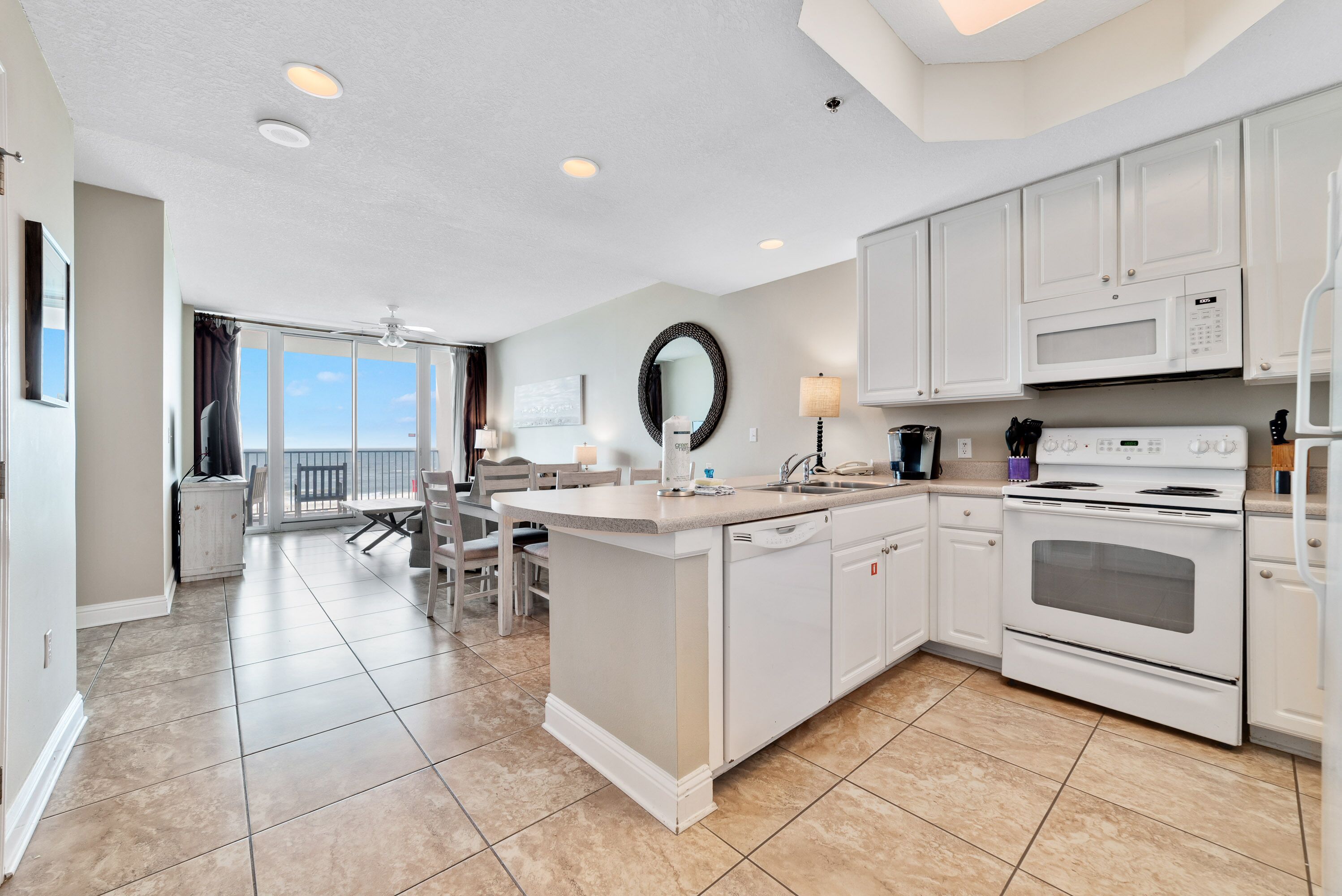 Kylskåp, mikrovågsugn, ugn och spishäll