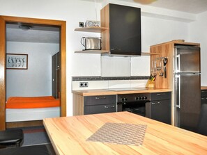 Microwave, oven, dishwasher, toaster - Beautiful apartment for 12 people with WIFI, TV, balcony and pets allowed (Kappl)