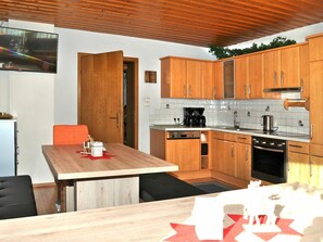 Mikrowelle, Ofen, Geschirrspüler, Toaster