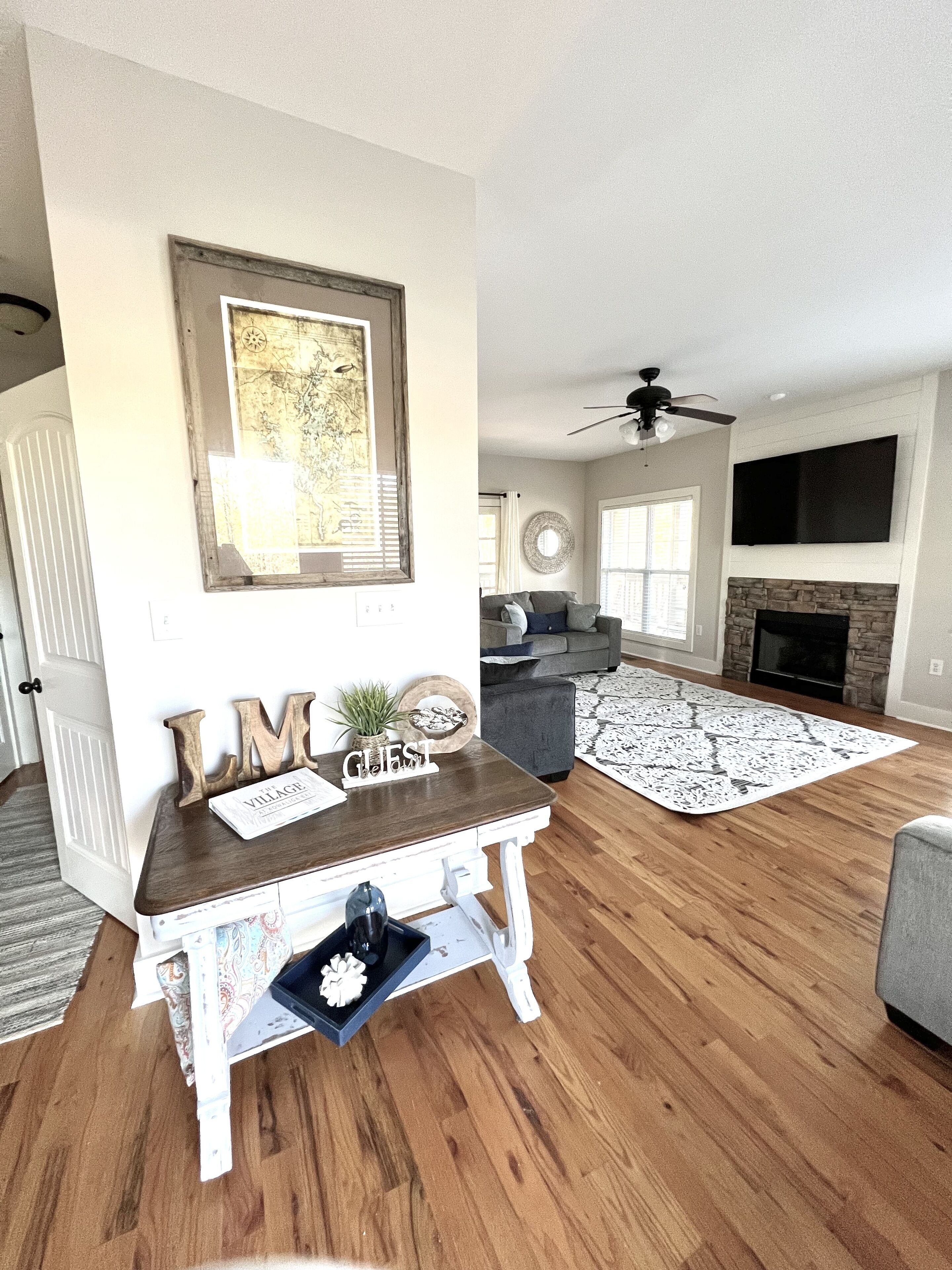 END OF THE LINE - Lake Martin views- Sleeps 12