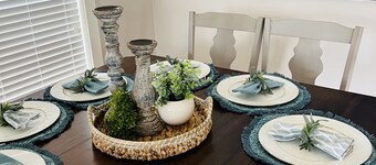 END OF THE LINE - Lake Martin views- Sleeps 12