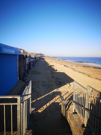 Beach. Seaside Haven Retreat in Walton