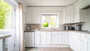 Fridge, microwave, dishwasher, coffee/tea maker