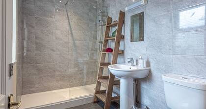 Gwlgri - an apartment that sleeps 8 guests in 4 bedrooms