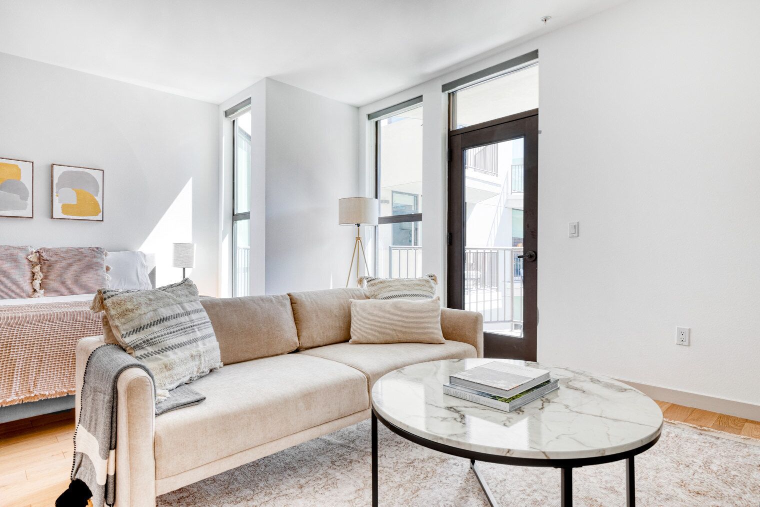 Luxe Hollywood 1BR w/ Pool & Gym, walk to Pantages Theater, by Blueground