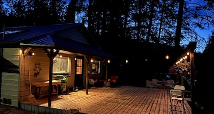 Blackfoot Riverfront Home, Gorgeous River Views on One Acre, 15 min. To Missoula