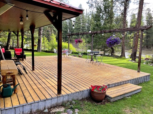 Blackfoot Riverfront Home, Gorgeous River Views & Wildlife, 15 min. To Missoula