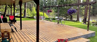 Blackfoot Riverfront Home, Gorgeous River Views & Wildlife, 15 min. To Missoula
