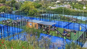 A sports facility with multiple tennis courts, surrounded by greenery and a mountainous backdrop. - L'Esquinade (FH206) by Interhome (Agay Village Cap Esterel)