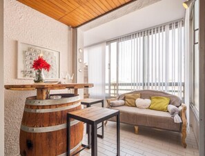 Relax in this charming room featuring a rustic barrel centerpiece, wooden table, and cushioned bench.