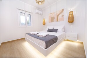 3 bedrooms, iron/ironing board, travel crib, free WiFi