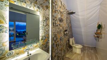 Le Apasys Suite Tent Private Plunge Pool | Bathroom | Shower, rainfall showerhead, free toiletries, hair dryer