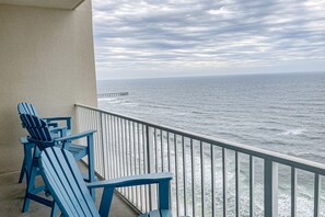 Property grounds - 21st-floor oceanfront condo with ocean view, pool & hot tub access & W/D (Panama City Beach)