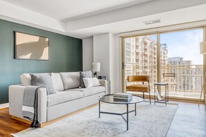 Télévision, chaîne hi-fi