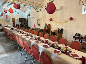Dining - Le Domaine de la Garenne Guest house Heated swimming pool Games room Billiards. (Épinac)