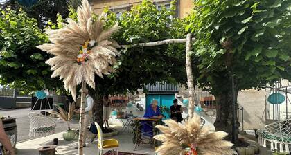 Le Domaine de la Garenne Guest house Heated swimming pool Games room Billiards.