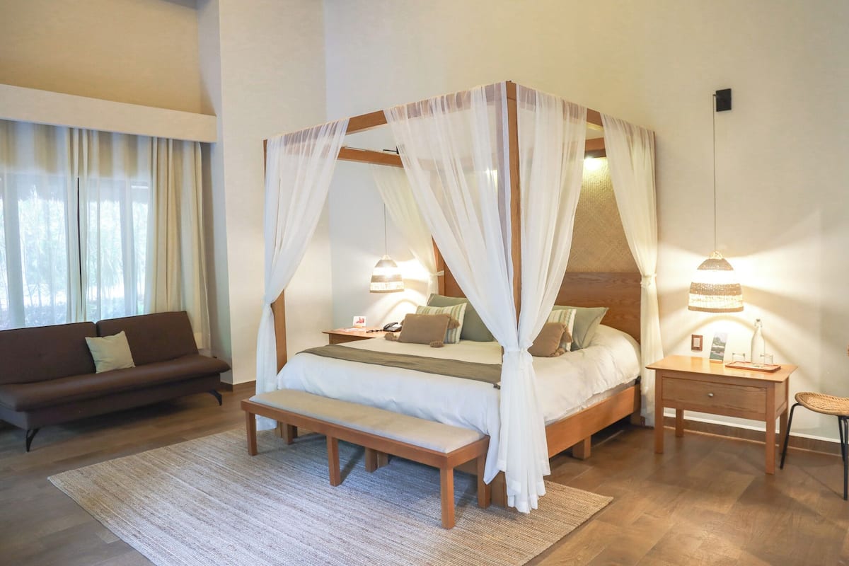 Premium bedding, in-room safe, soundproofing, iron/ironing board