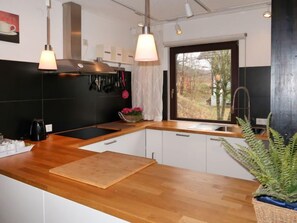 Kühlschrank, Mikrowelle, Ofen, Geschirrspüler