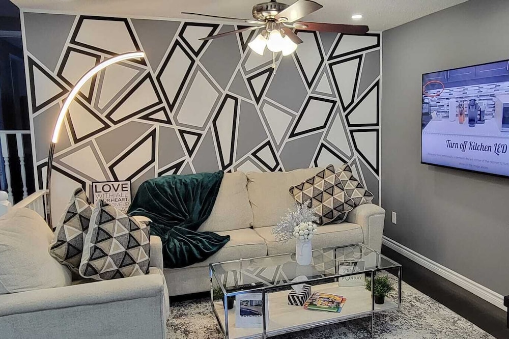 Luxurious 3 Bed, 2 Bath Home with Heated pool.