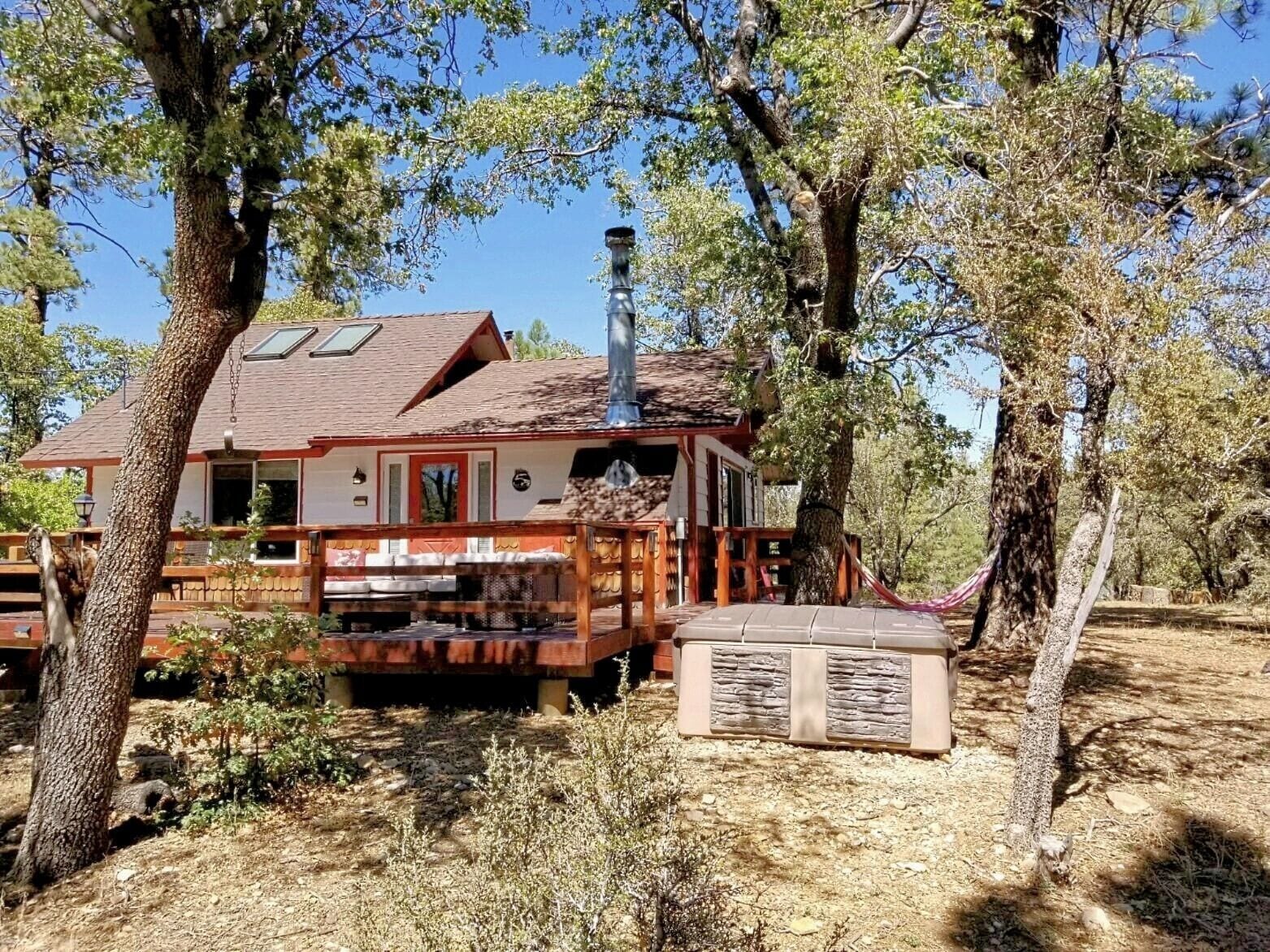 ✨CHARMING ~ CABIN IN THE WOODS ✨Hot Tub & Views✨
