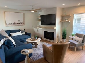 Smart TV, fireplace