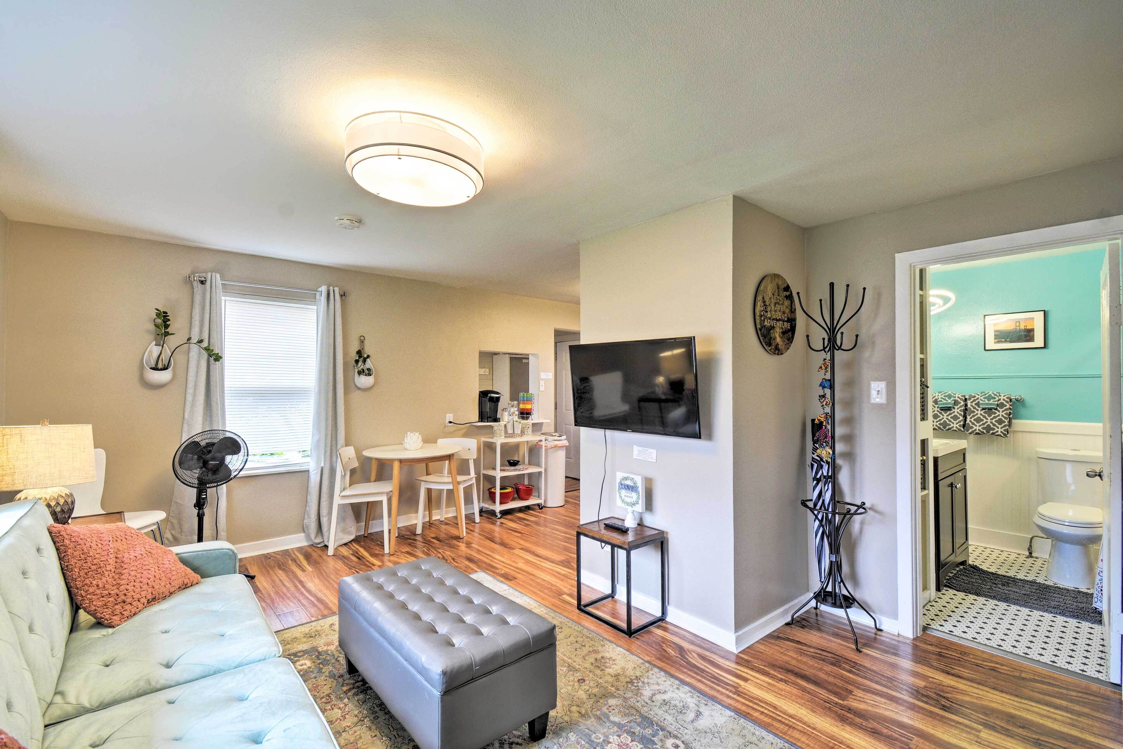 Tacoma Cottage w/ Fire Pit - Walk to Beach!