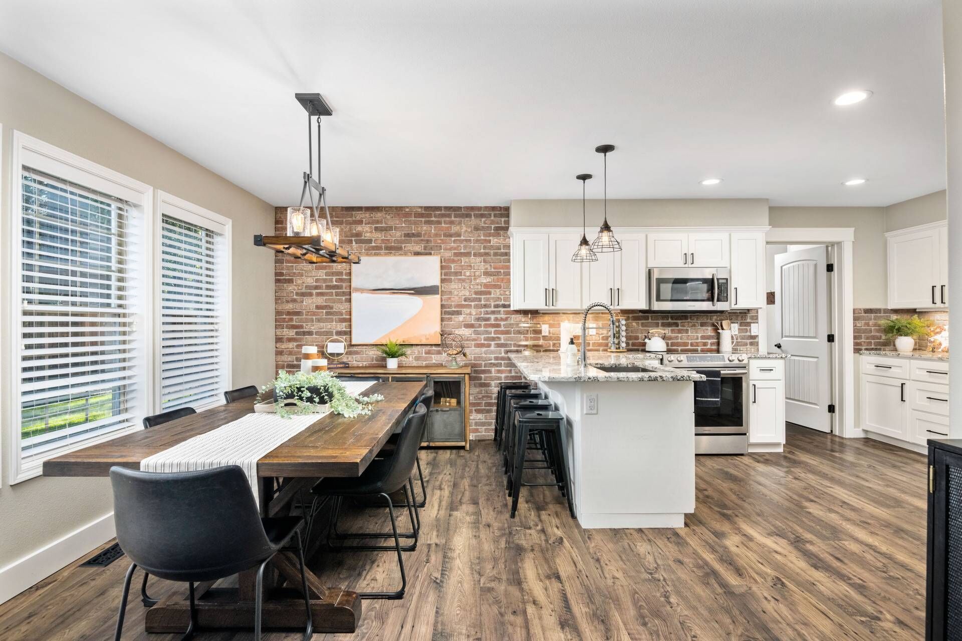 Exquisite Wine Country Escape, New Décor Throughout, Patio & Fire Table, 1.5 Miles to McMinnville