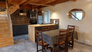 Fridge, microwave, oven, stovetop - Longère wood and stone, between land and sea (Plouarzel)
