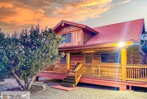 Exterior - *Cozy Cabin * Family Getaway *BBQ *Fireplace (Prescott)