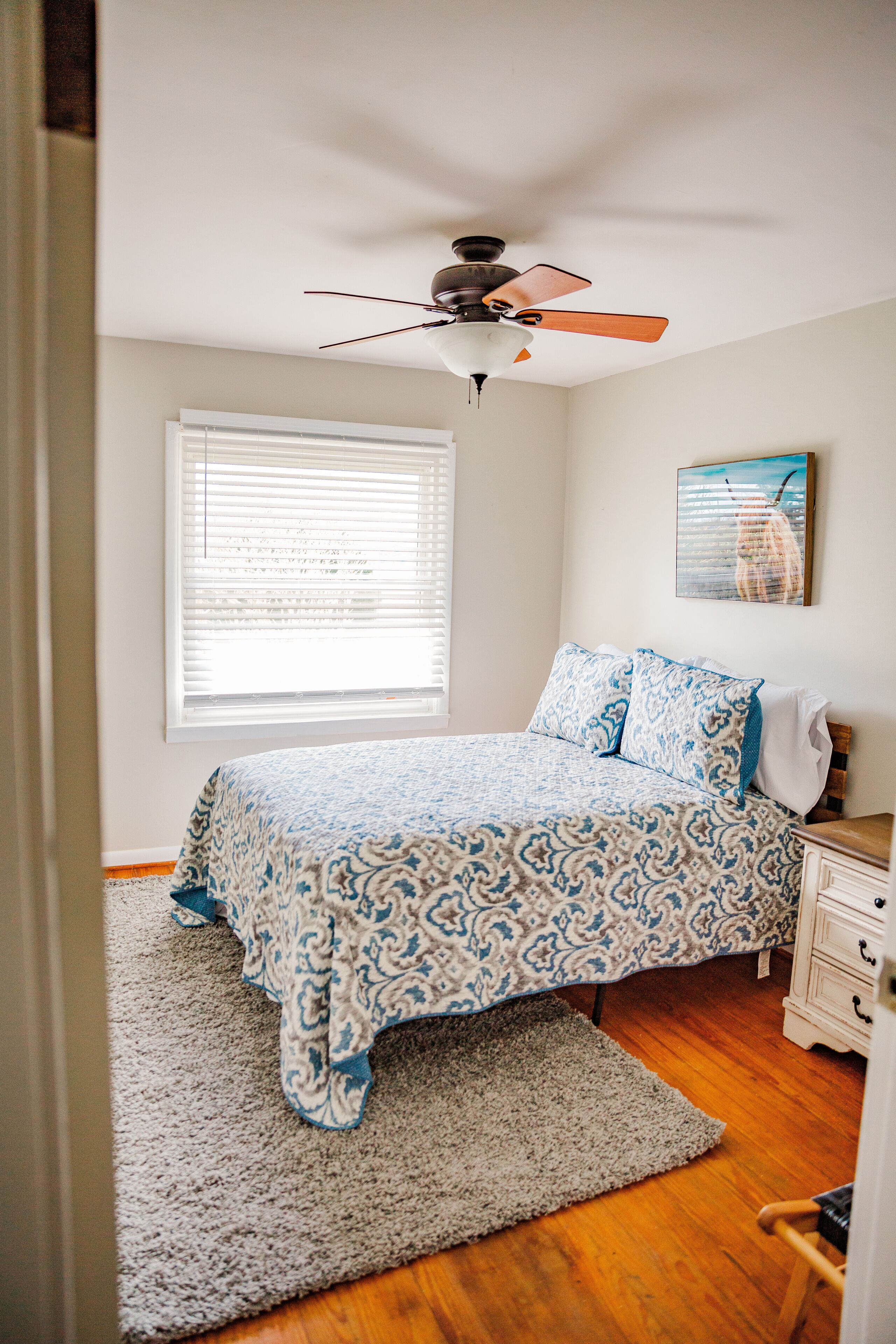 Cozy 3 BR Cottage -All the Amenities- Family Friendly- Queen Bed- 300 acre Farm