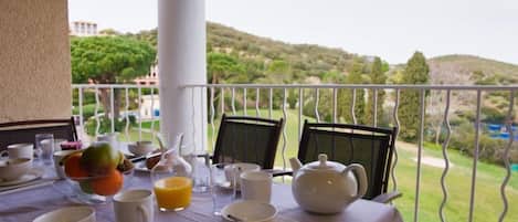 تناول الطعام بالخارج