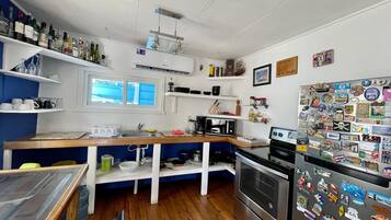 Fridge, microwave, oven, coffee/tea maker