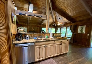 冰箱、微波炉、烤箱、炉灶