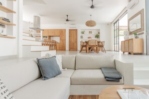 Luxury Villa | Living area | Flat-screen TV - Casa Philip (Pecatu)