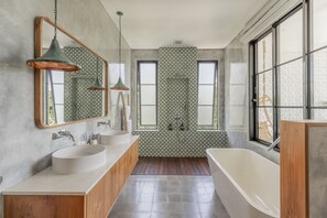 Luxury Villa | Bathroom | Shower, bidet, towels, soap