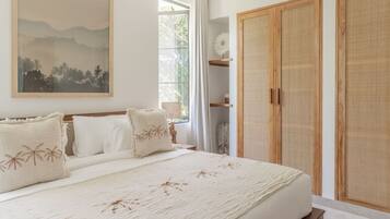 Stórt lúxuseinbýlishús | Skrifborð, ókeypis þráðlaus nettenging, rúmföt