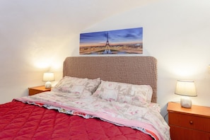 Family Studio (Sicily Loft Catania few min from sea) | Free WiFi, bed sheets