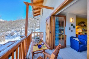 Family Apartment, Multiple Bedrooms (Rebecca's House (few steps from) | Outdoor dining