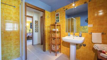 Family Apartment, 1 Bedroom, Balcony (Rebecca's House (few steps from) | Bathroom
