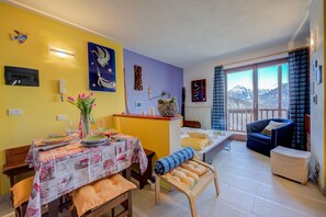 Family Apartment, Multiple Bedrooms (Rebecca's House (few steps from) | Interior