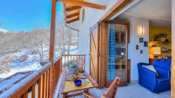 Family Apartment, Multiple Bedrooms (Rebecca's House (few steps from) | Balcony