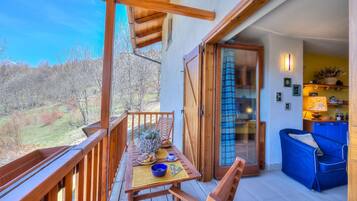 Family Apartment, Multiple Bedrooms (Rebecca's House (few steps from) | Outdoor dining