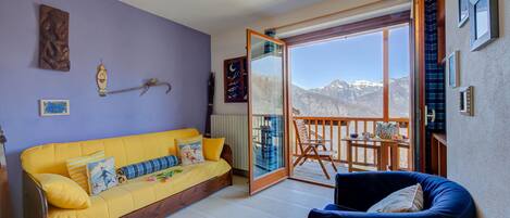 家庭公寓, 多間臥室 (Rebecca's House (few steps from) | 客廳 | 21 吋電視連有線電視頻道