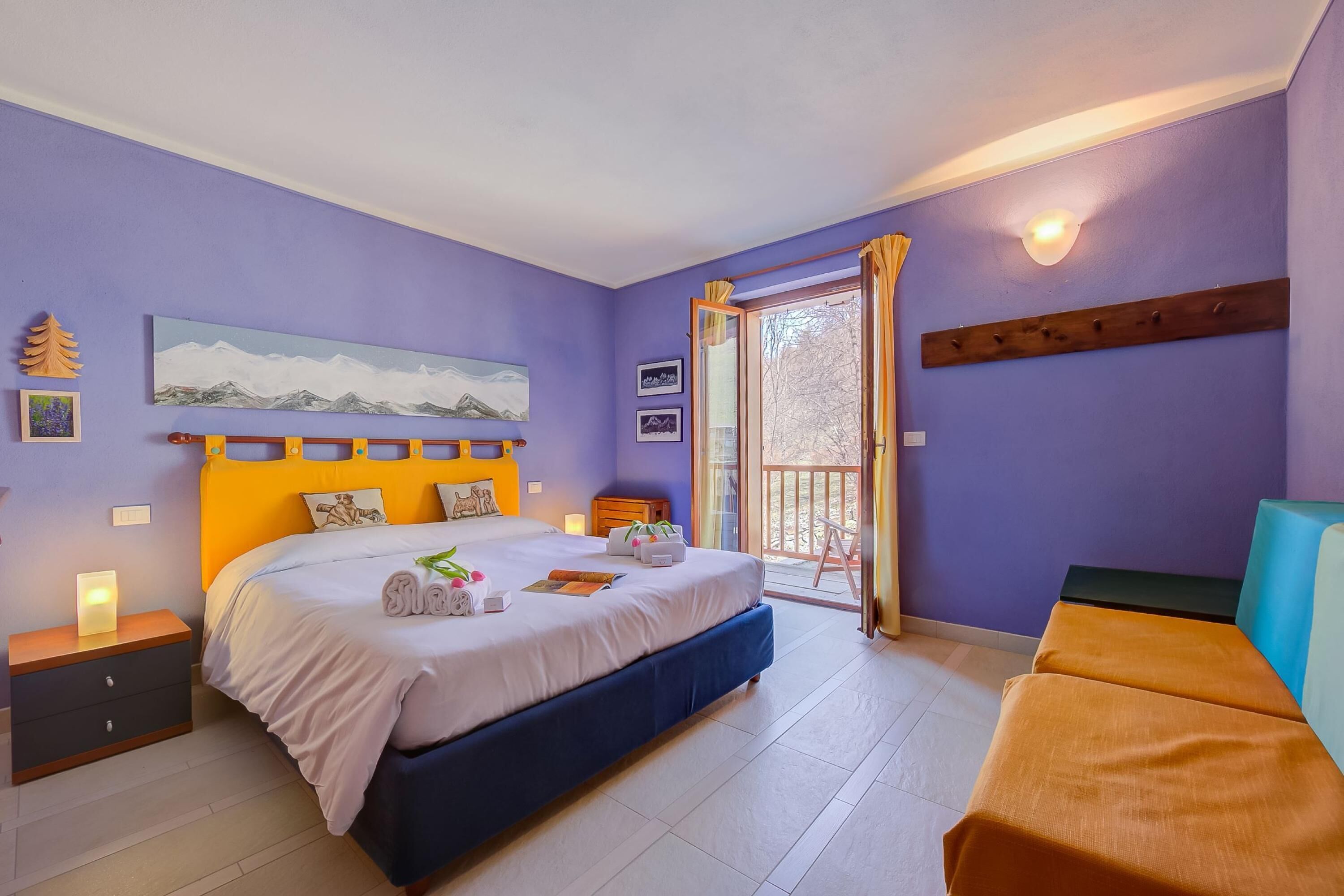 Family Apartment, Multiple Bedrooms (Rebecca's House (few steps from) | 1 bedroom, free WiFi, bed sheets