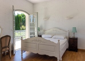 4 chambres, lit parapluie, Wi-Fi, draps fournis